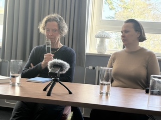 Bild: Katharina Hacker (links) liest und Lydia Sasnovskis (rechts) moderiert